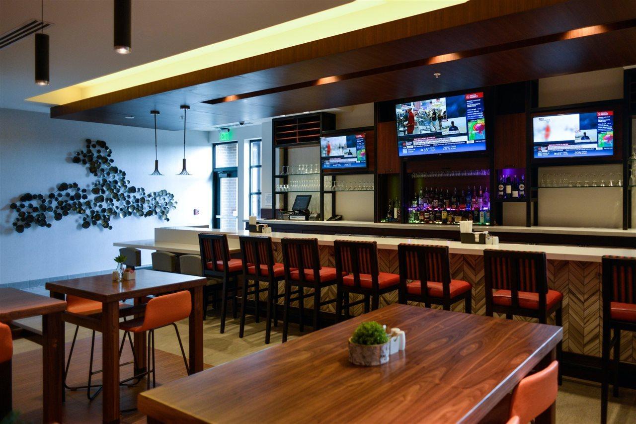 Hilton Garden Inn Louisville Mall Of St. Matthews Eksteriør bilde
