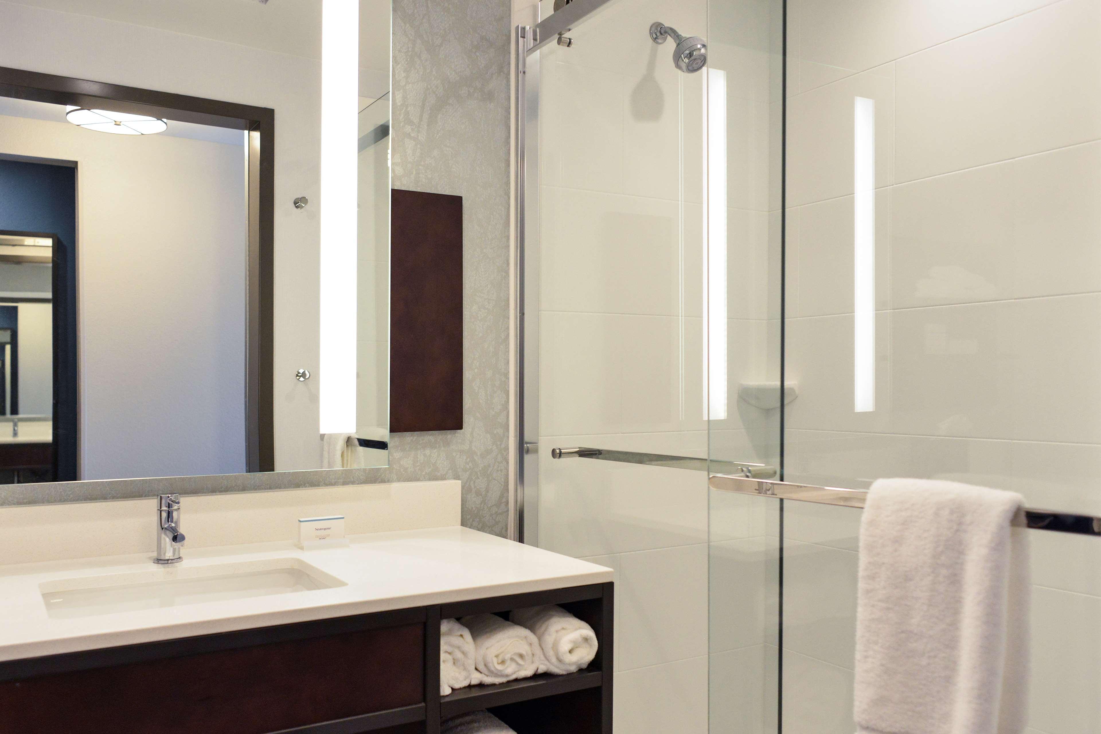 Hilton Garden Inn Louisville Mall Of St. Matthews Eksteriør bilde