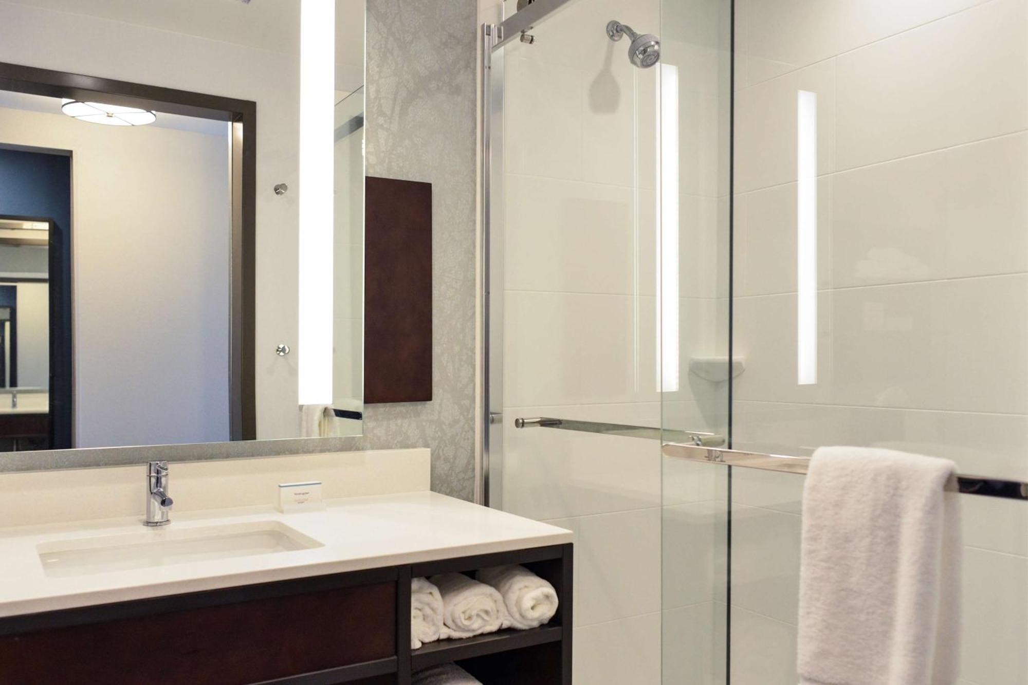 Hilton Garden Inn Louisville Mall Of St. Matthews Eksteriør bilde
