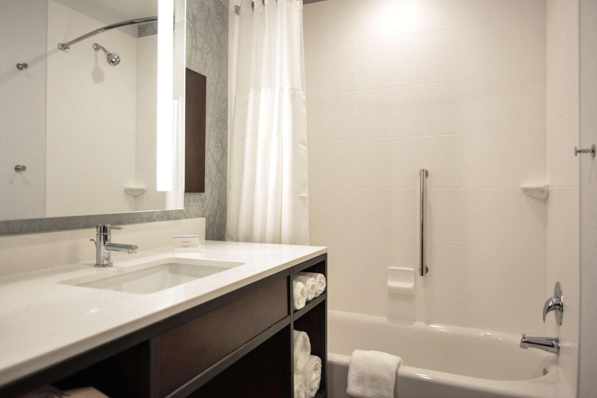 Hilton Garden Inn Louisville Mall Of St. Matthews Eksteriør bilde
