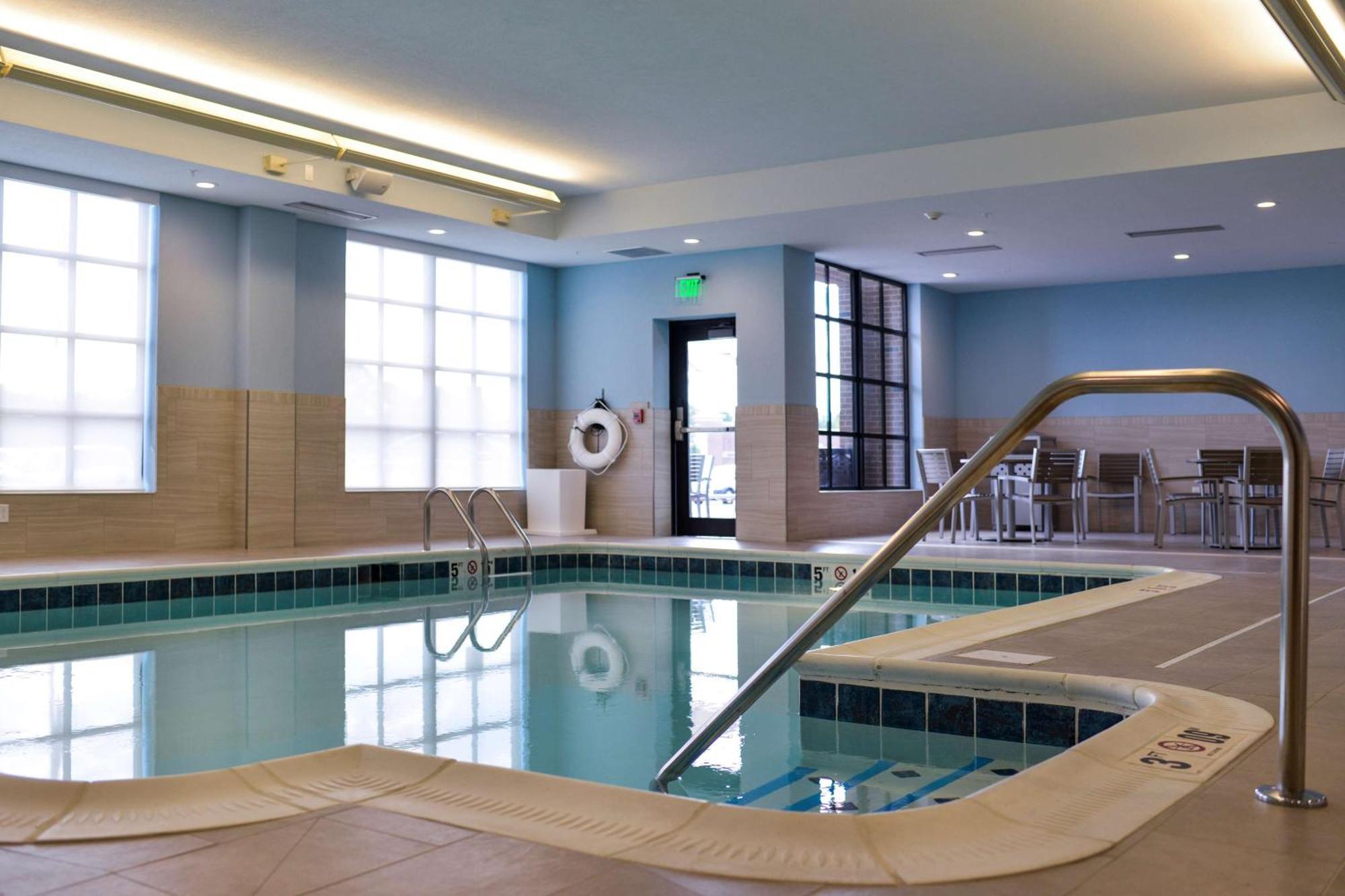 Hilton Garden Inn Louisville Mall Of St. Matthews Eksteriør bilde