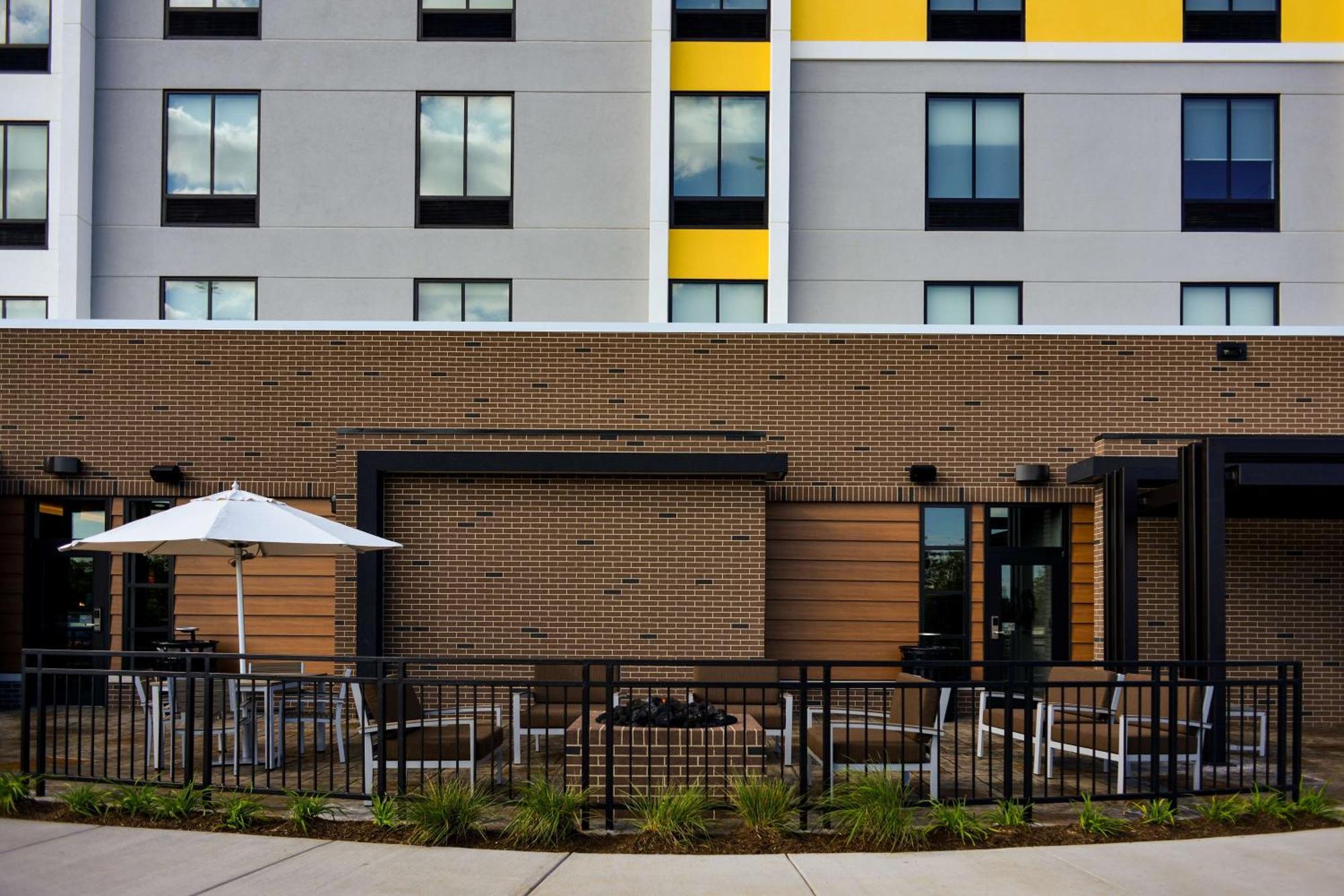 Hilton Garden Inn Louisville Mall Of St. Matthews Eksteriør bilde