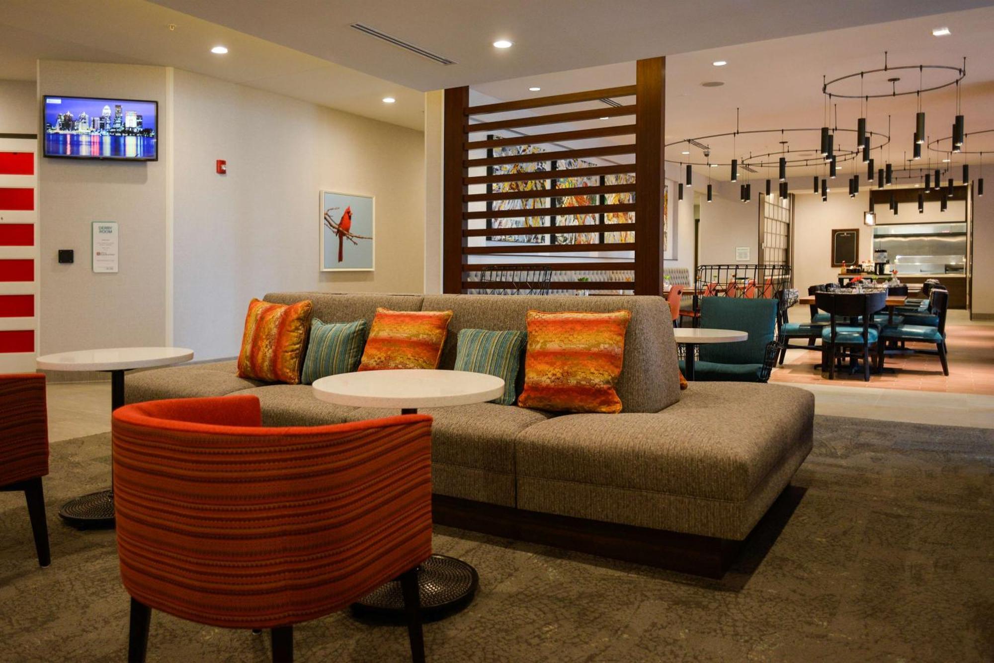 Hilton Garden Inn Louisville Mall Of St. Matthews Eksteriør bilde