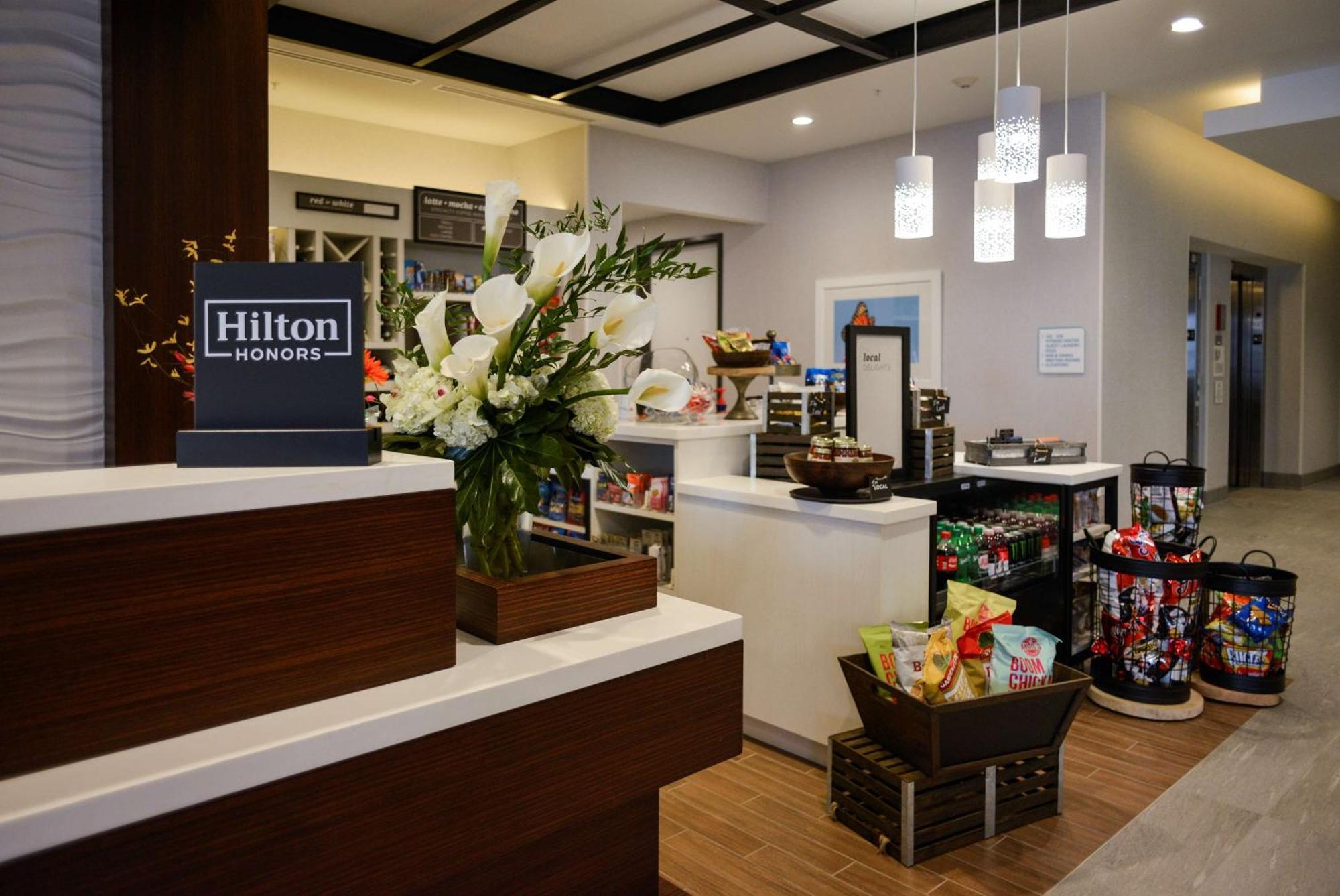 Hilton Garden Inn Louisville Mall Of St. Matthews Eksteriør bilde